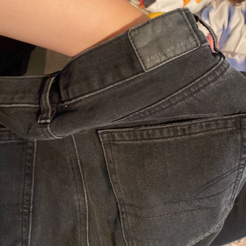 AE Relaxed Fit Ripped Mom Jean - Picture 5 of 5